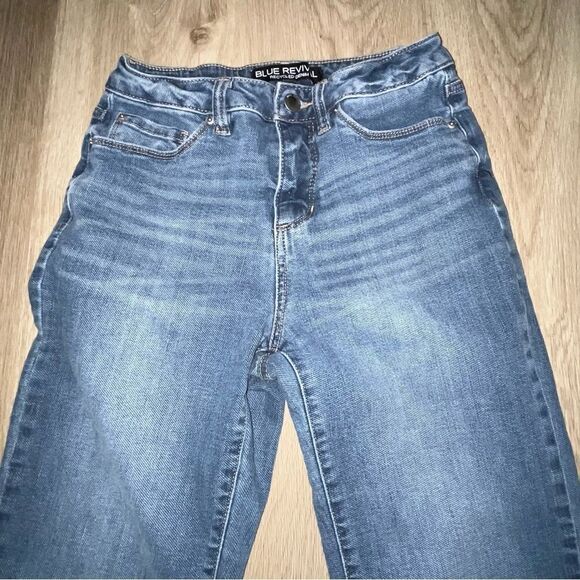 Women's Blue Revival Quinn Medium Wash Straight Leg Cropped Jeans - Picture 4 of 12